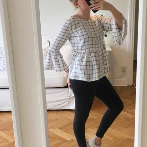  - Super cute blouse by ESPRIT! Rarely worn  Good condition  Pick up or shipping (shipping cost 59kr extra)