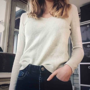  - Jättefin glittrig tröja som passar XS. Nyskick! Perfekt till partytilfällen! 