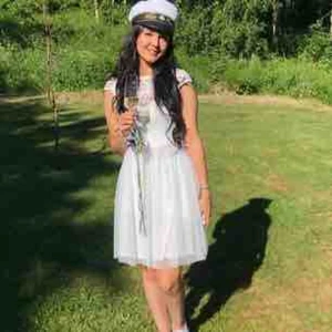  - Nu säljer jag min studentklänning från Nelly🎓 Använd 1 gång och tvättat. Fint skick!✨ Köparen står för frakt📦