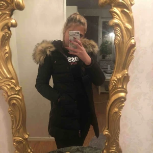  - Säljer en vinterjacka från roco baroco då den inte har kommit till användning och är för liten för mig, (tog bilder från internet då jag inte får på mig den)
