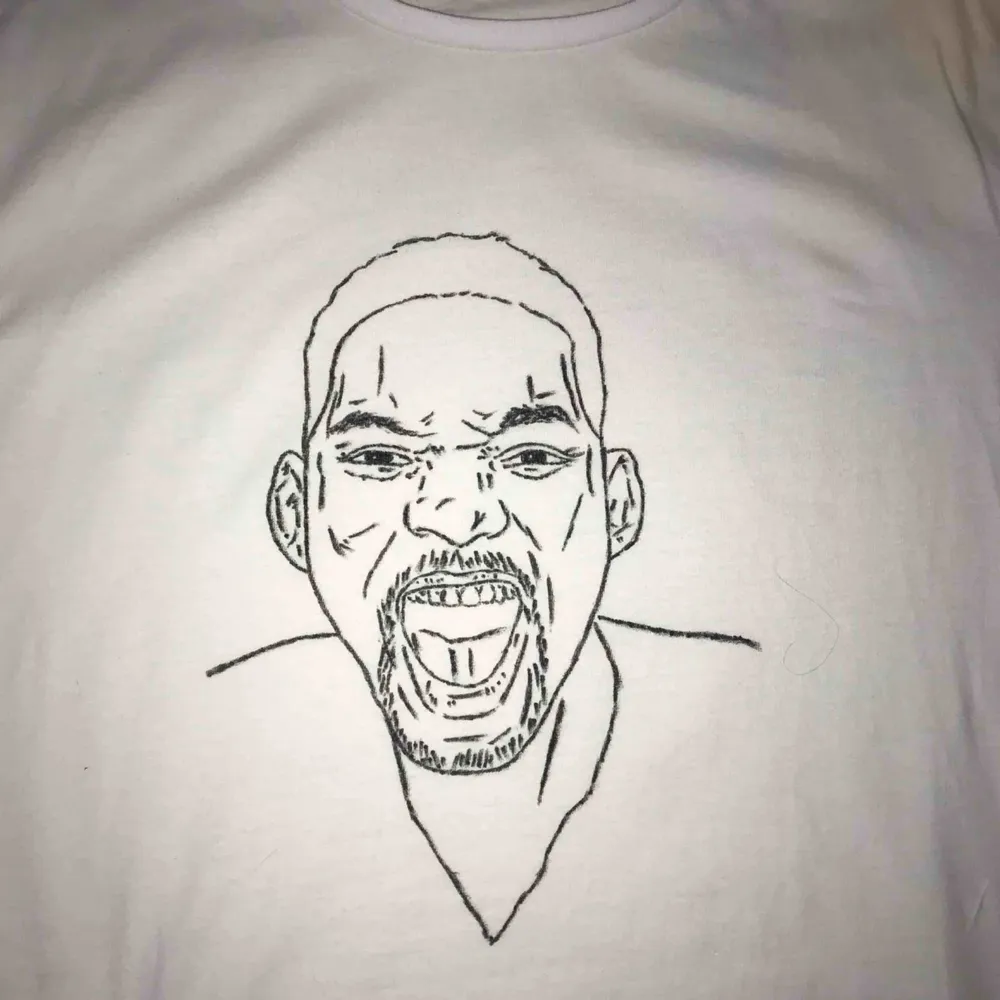 Egenmålad T-shirt med Will Smith på!! Snyggt att ha en tröja under men bara vanligt också!!! Frakt tillkommer🧚🏼‍♀️. T-shirts.