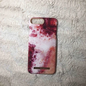  - Säljer nu ett ideal of sweden skal från Hanna Licious  till iPhone 8 plus för att jag har bytit till en annan mobil. Skalet är inte trasigt 