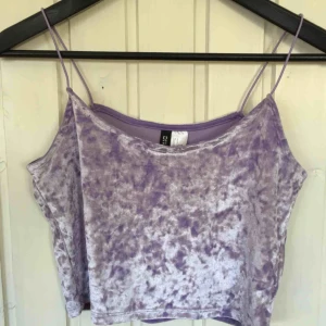  - Söt topp från H&M, kan mötas upp i Karlskrona annars står köparen för frakten☀️