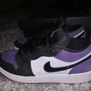  - INTRESSEKOLL!!! (Ej 100kr!!!!) *Skriv endast vid intresse* Bra skick förutom insidan (se bild 2). Fina skor men inte fått den användning jag önskat och skulle därför vilja sälja vidare dom till någon som skulle få mer användning. 