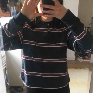  - Assnygg tröja från Brandy Melville köpt för 3 år sen, välanvänd i gott skick :) 