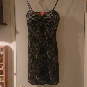 Klänning  - Köpt häromdagen, lite för liten men skit fin!