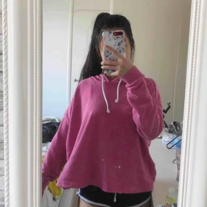  - Rosa tröja med luva 