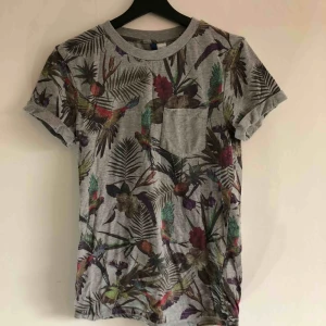  - Sommar T-shirt 🦆 kan mötas upp i Jönköping annars står köparen för frakten