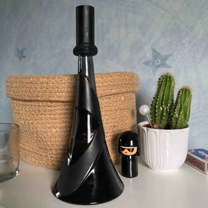  - Parfym från Rihanna - ganska mycket kvar! Inköpt 4 månader sen. 