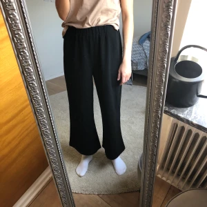 Dr Denim byxor - Säljer mina välanvända Dr Denim byxor som inte kommer till användning längre! Är 170 cm lång och 26 i waist! Kan både mötas upp och skicka men köparen står för frakten på 49kr 🦋