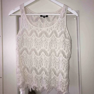  - Söt topp i spets. Ev frakt 39 kr🌸