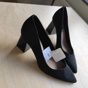 Geometric heels black 38 - New shoes. Happy to answer any questions :)