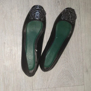 Kenzo ballerina - Använd 1 gång storlek 37