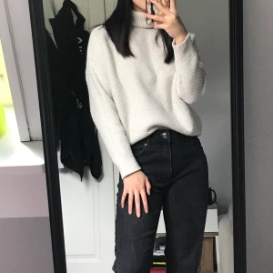 Vit polotröja - Super mysig polo tröja, inte stickig!  Gratis spårbar frakt!🤩