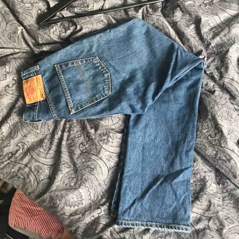 Ett par blå jeans, köpt second hand. Säljer pga för små för mig. Jeans & Byxor.