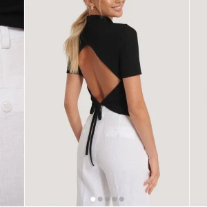 Helt ny topp från NAKD - Storlek XS. Frakt tillkommer på 49kr om den ska fraktas! Helt ny, endast testad.