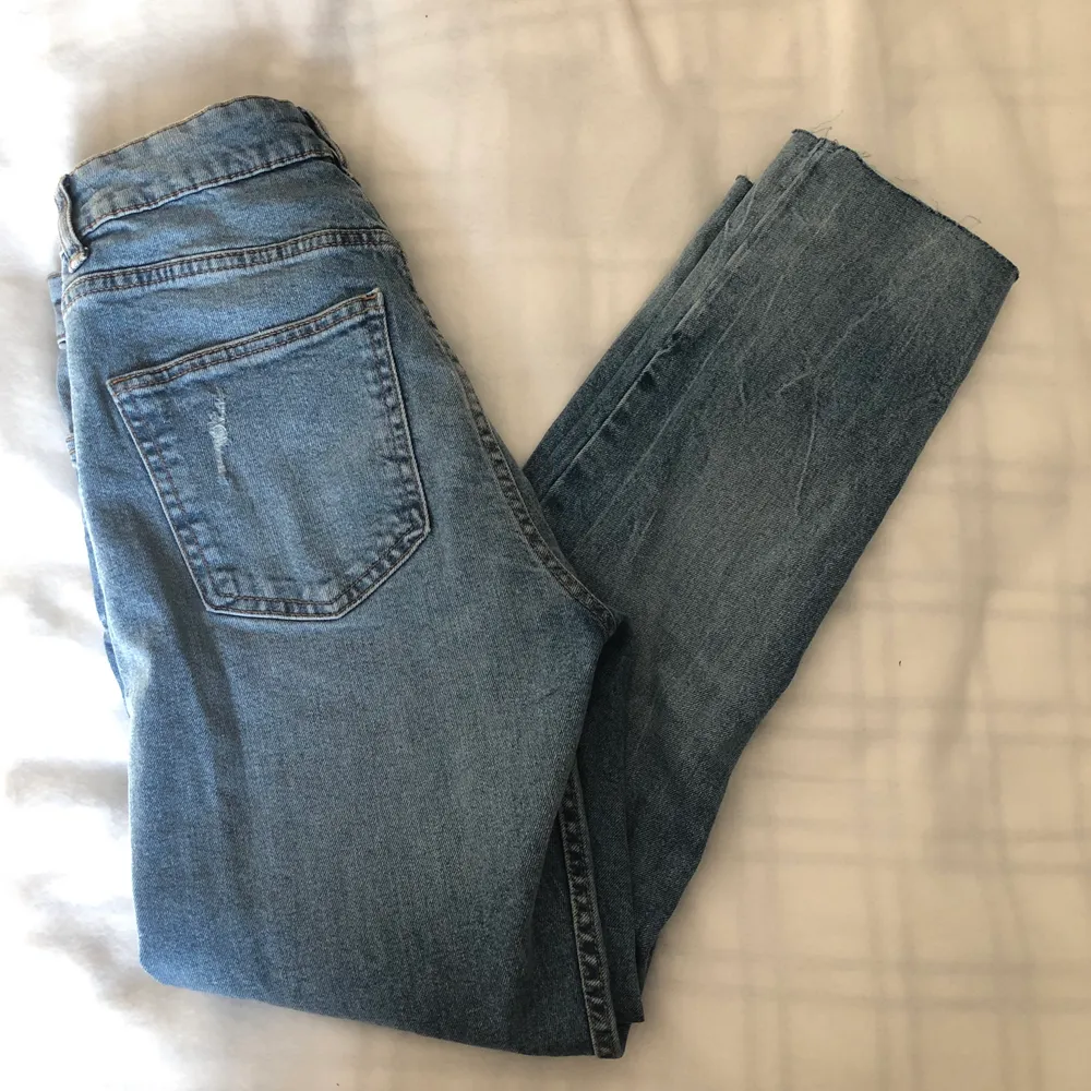 Något rakare jeans. Köparen står för frakten 💗. Jeans & Byxor.