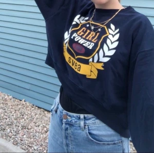 Sweatshirt från SVEA ✨ - Ganska välanvänd sweatshirt från SVEA. Frakt tillkommer på ca 40 kr och Priset kan diskuteras privat. BETALNING SKER VIA SWISH! 