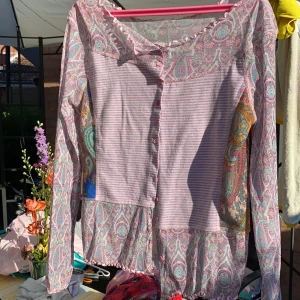 Supersöt tröja  -  Storlek: M Pris: 120kr Frakt: 44kr Hör av dig om du är intresserad💖💖 