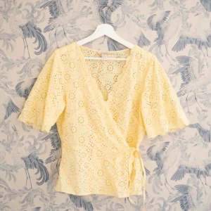  - Storlek 42 men är inte så stor! Passar medium 🥰