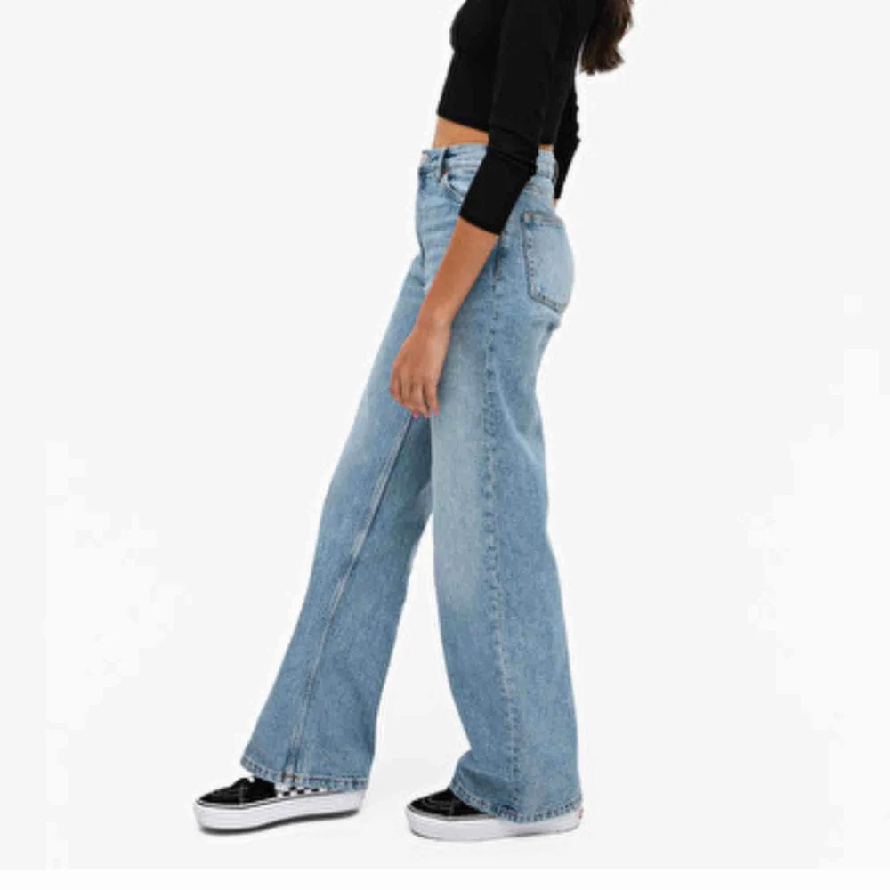 Sjukt snygga och trendiga byxor från monki, modellen yoko. Storlek 28 men passar 27 också:). Jeans & Byxor.