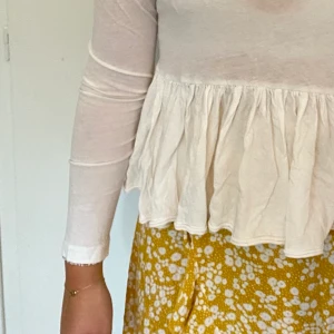 Vit tröja  - Vit tröja. Bra skick! Köparen står för frakt.