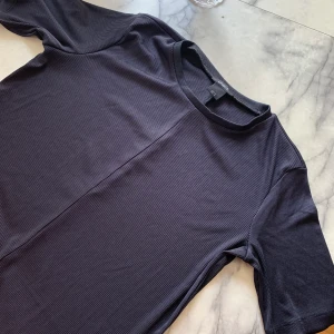 klänning  - lång t-shirt klänning med slitz i fint material