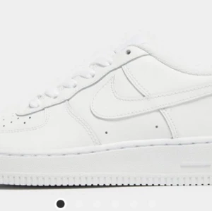 Söker Nike af1  - Söker Nike af1 storlek ska vara 37-38