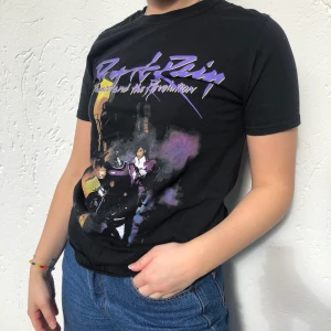 Purple rain tröja - Tröja med purple rain tryck på !! Köparen står för frakten 🦋⚡️