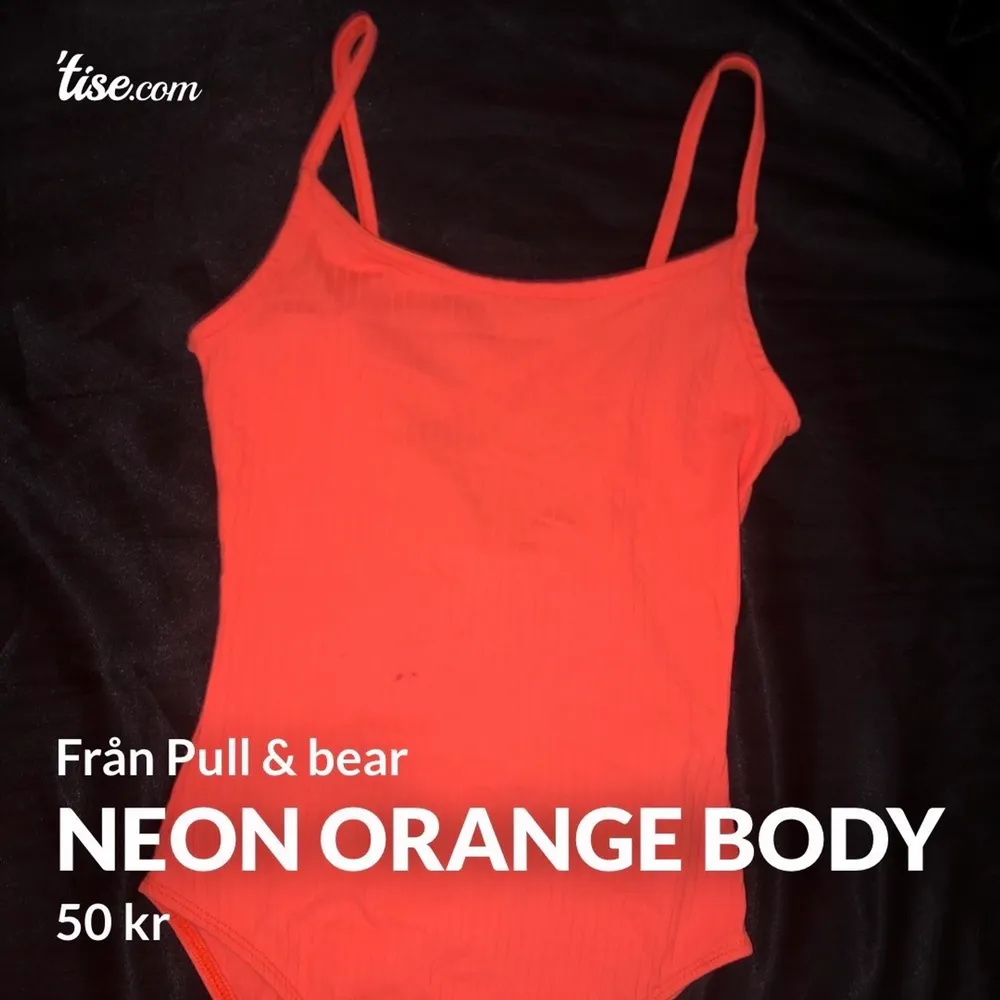 Neon orange body från pull & bear, precis som ny i strl S  Kan mötas upp eller frakta. Köparen står för frakten!. Toppar.