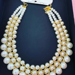 Vit halsband - Ny vit halsband