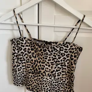 Ginas populära linne , leopardmönstrat storlek M men passar även S då jag själv är en S men upplever att de är mindre i storleken. 🥰 säljer för 50 kr inkl frakt