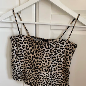 Leopard linne från gina - Ginas populära linne , leopardmönstrat storlek M men passar även S då jag själv är en S men upplever att de är mindre i storleken. 🥰 säljer för 50 kr inkl frakt
