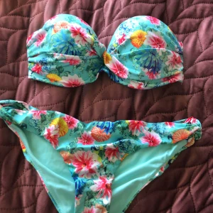 Bikini - Väldigt fin bikini bra skick och den är ny 100kr ink frakt. 