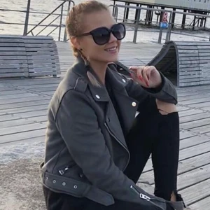 Mocka jacka - En mycket användbar mocka jacka från zara. Använd vid få tillfällen och därav i mycket fint skick💘