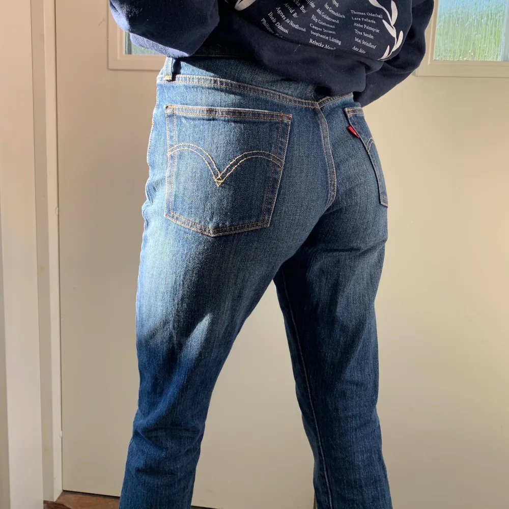 Levis jeans i modellen 501. Storlek 26/32. Nypris: 1200kr💙. Jeans & Byxor.