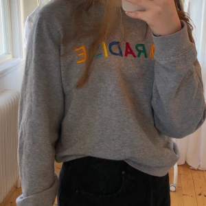 Tröja  - Jätteskön tröja från bikbok! Knappt använd, bra skick 🥰