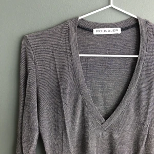 Rodebjertröja XS - Långärmad tröja från Rodebjer, använt ett fåtal tillfällen, fint skick! Storlek XS, stretchig!
