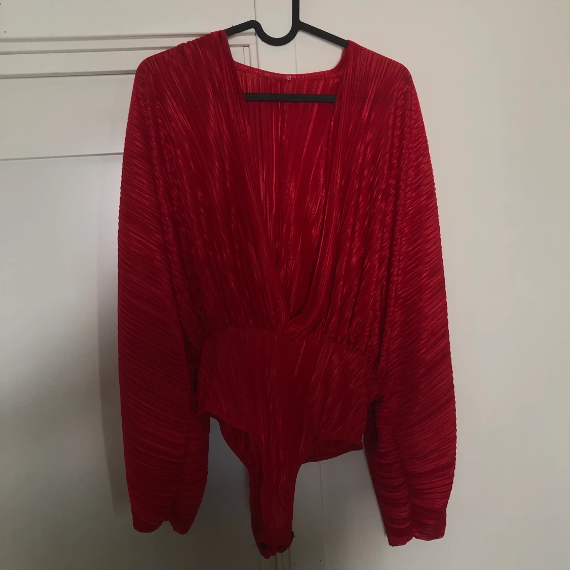 Röd långärmad body - 91