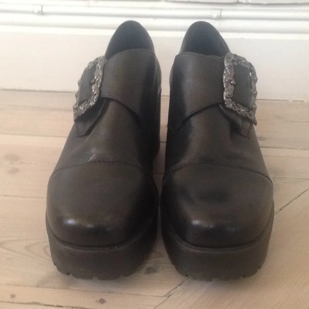 Världens snyggaste skor från vagabond har blivit för små. Använd ett fåtal gånger. Jättefräscht skick. 8 cm klack. . Skor.