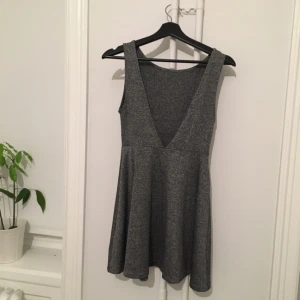  - Grå klänning, skönt material! 