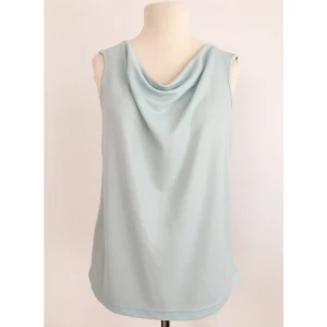  - Turkost linne med vacker ringning.

Märke: Design Jytte Meilvang
Storlek: S
Skick: Mycket gott. Använt 3 gånger.

Pris: 125 kronor

Frakt: Betalas av köparen.