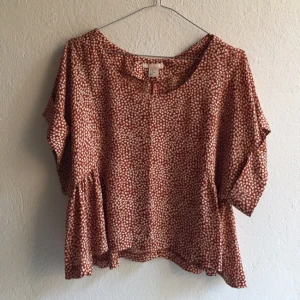  - Härlig blus, fint skick! Finns i centrala Stockholm. 