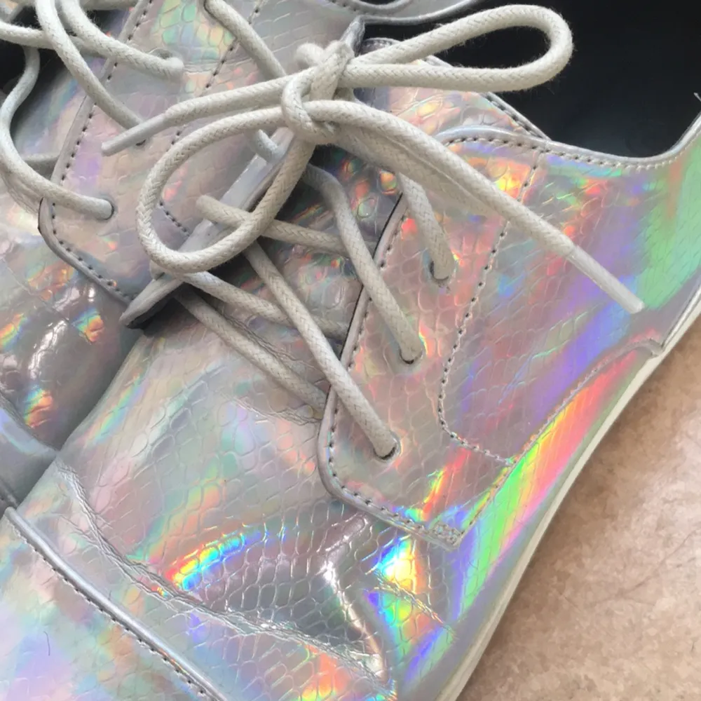 Monki holographic shoes in very good condition . Skor.