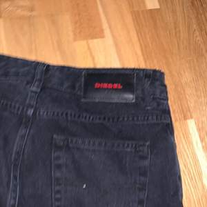 Säljer nu Diesel jeans som jag själv gjort slitsar på nere vid foten, skriv för fler bilder.