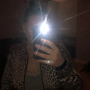 Leopard jacka/cardigan  - Jätte fin mönstrad ”jacka”. Silkes material och knappt använd. 