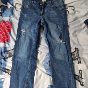 Jeans Lindex - Jeans från Lindex! Använda en gång. Nyskick! Kan mötas upp i Hässelby vid köp av enbart denna vara. Kan mötas upp i Stockholm vid köp av minst två varor från min profil :)