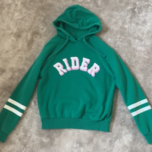 Hoodie - Hoodie från Gina tricot. Använd endast ett fåtal gånger 