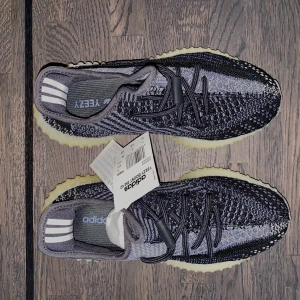 YEEZY BOOST 380 - Oanvända i kartong. Storlek 38!