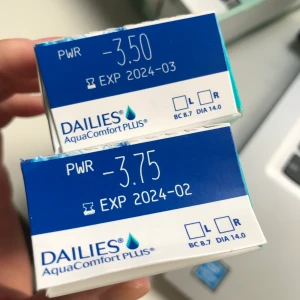 En dags linser - En dags linser från Dailies aqua comfort Plus i styrkan -3.75 & -3.5. I varje förpackning innehåller 30 st linser. -3.5 är helt oöppnad. -3.75 har använt 2 st linser💕 Ordinarie pris på dessa ligger på 510 sek. Nu säljer jag båda tsm för 40kr!🌸 frakt 24sek
